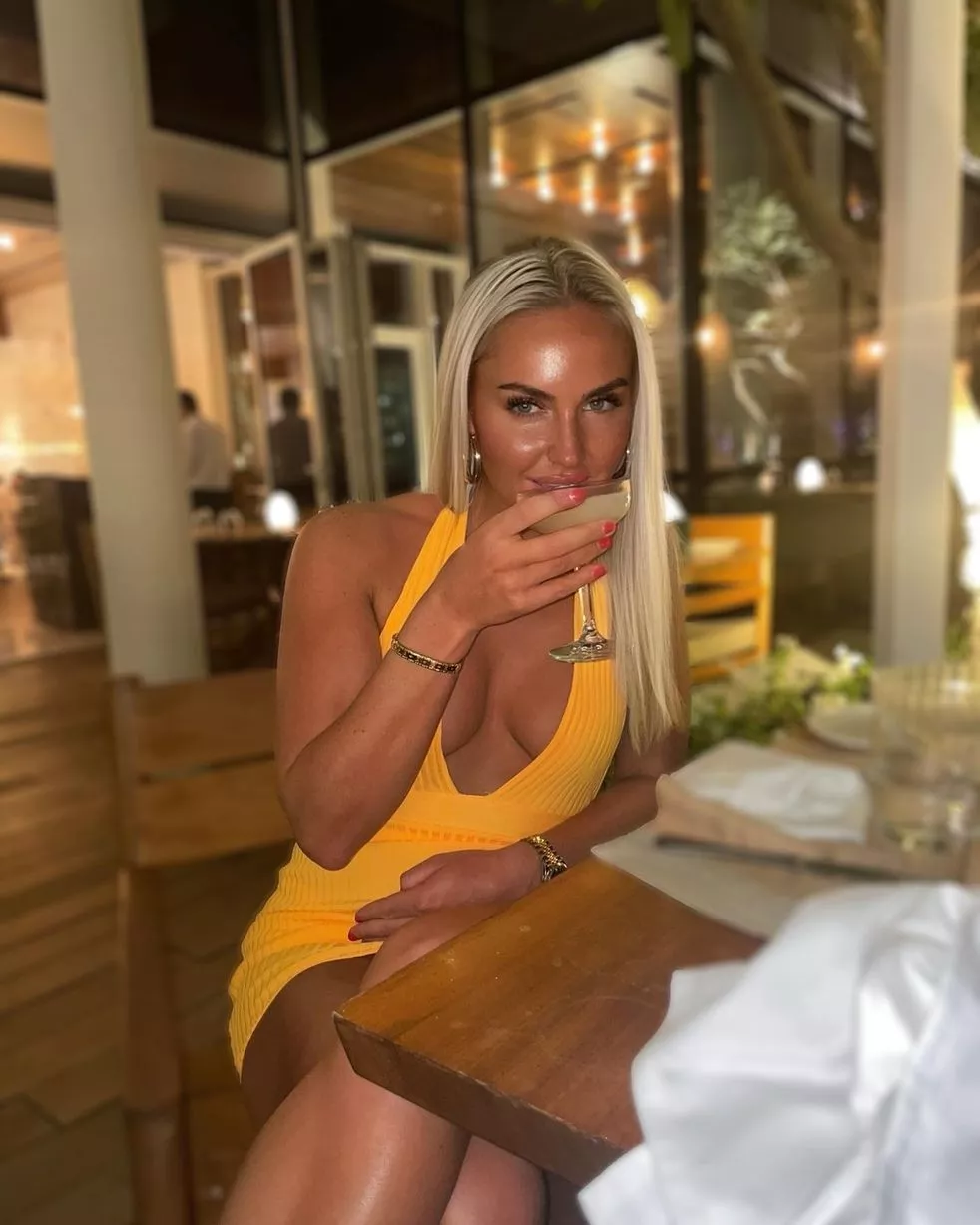 Charley Hull golf style