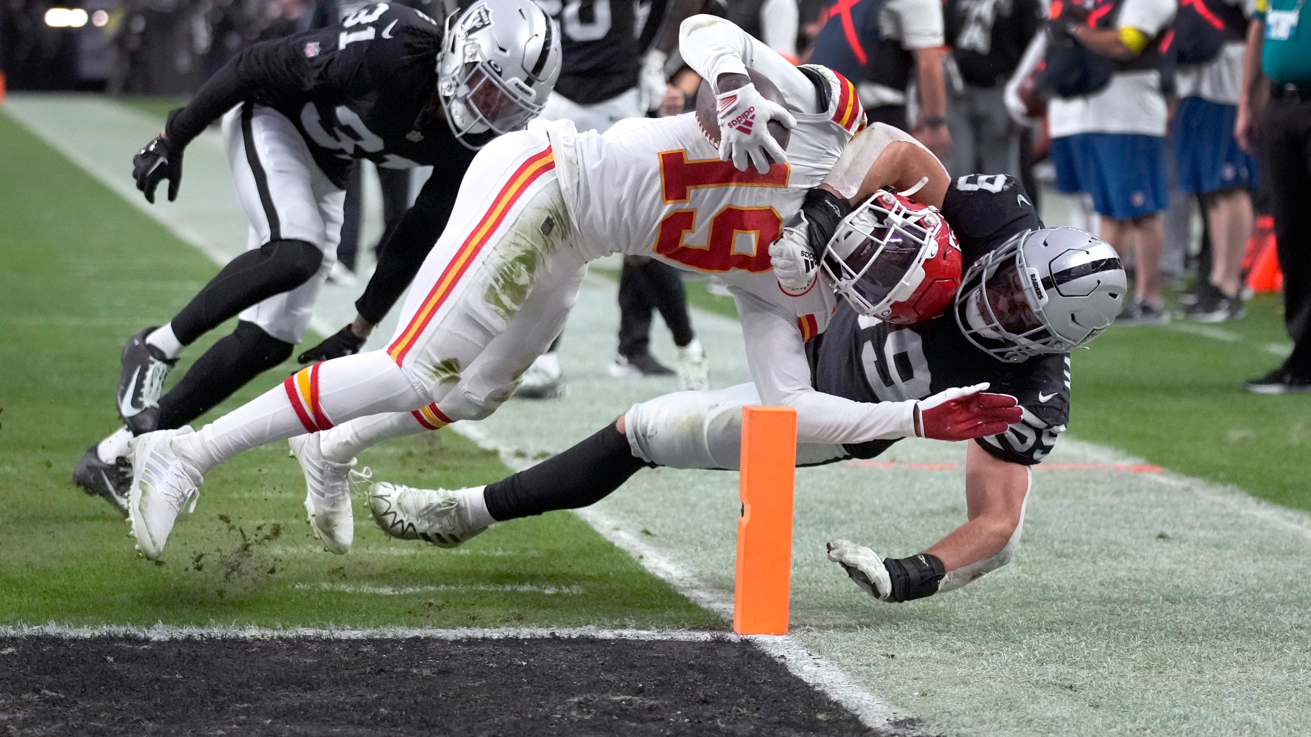 chiefs circle huddle 0015