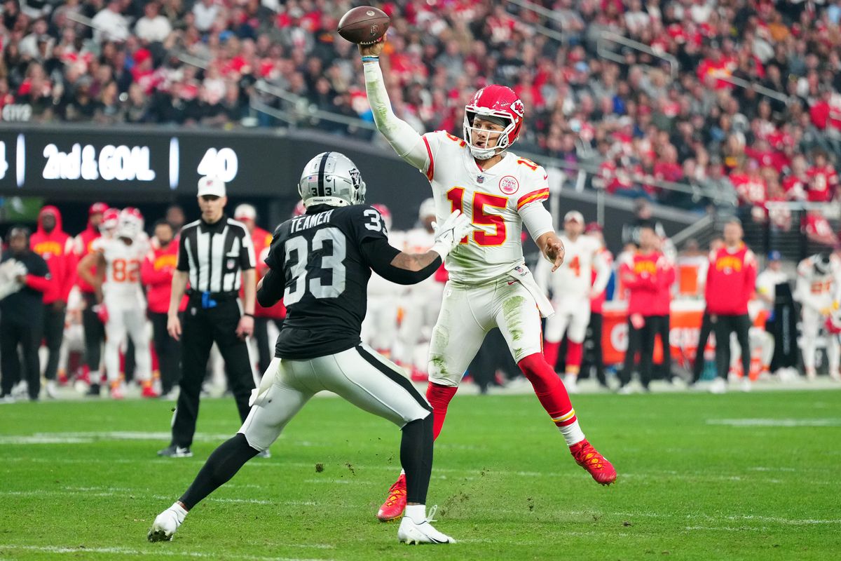 chiefs circle huddle 0021