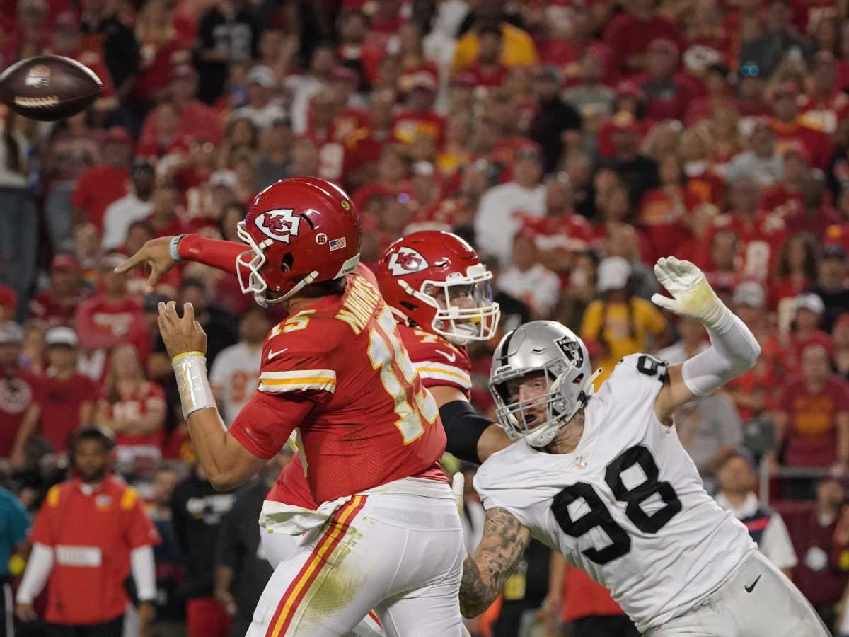 chiefs circle huddle 0025