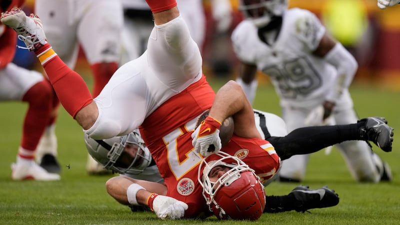 chiefs circle huddle 0035