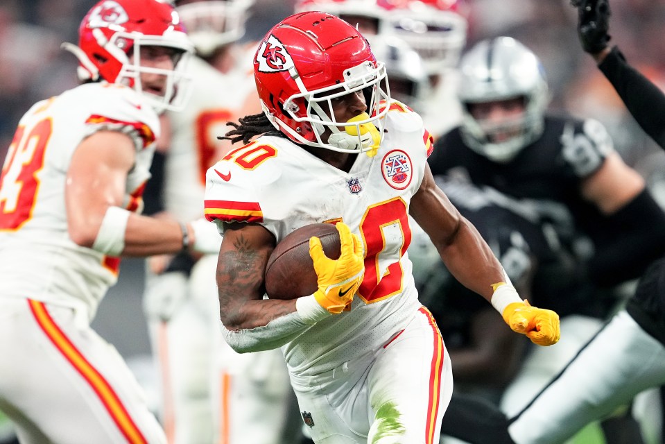 chiefs circle huddle 0040
