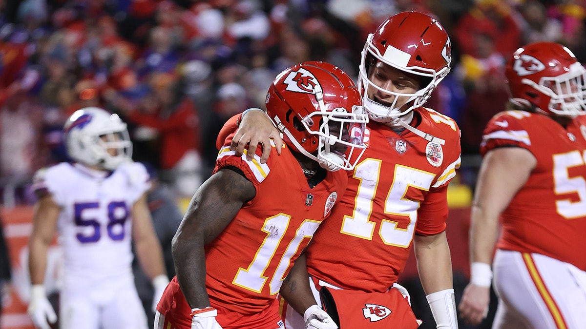 chiefs circle huddle 0043
