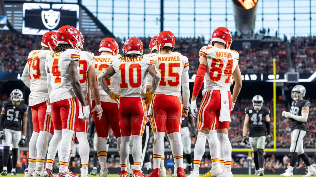 chiefs group picture 0009