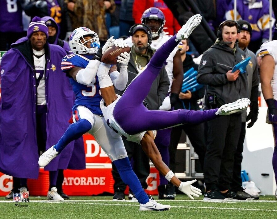 cool football catches wallpaper 0012