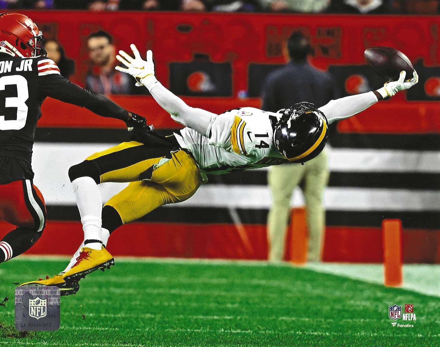 cool football catches wallpaper 0021