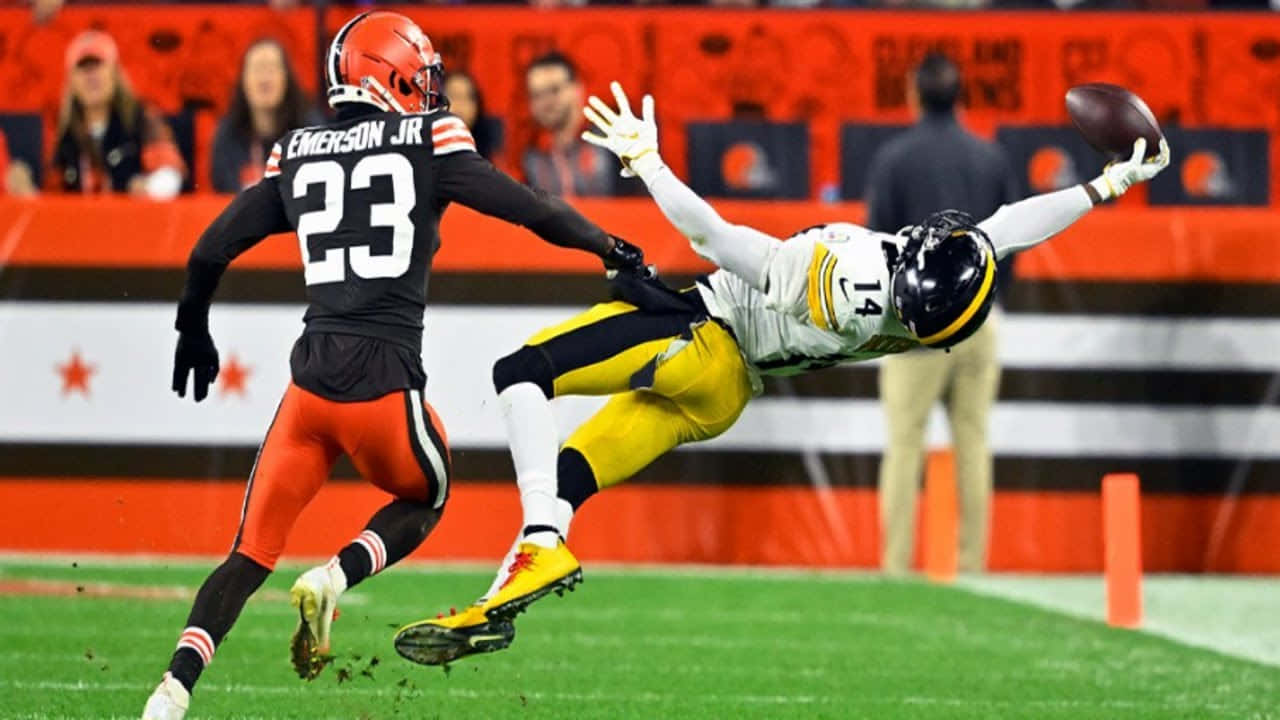 cool football catches wallpaper 0033