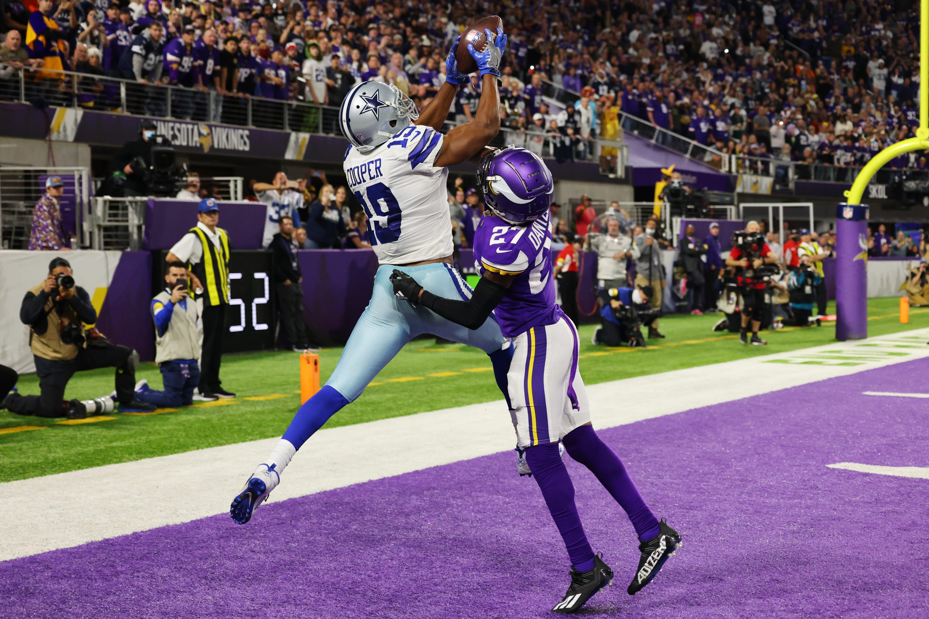 cool football catches wallpaper 0034