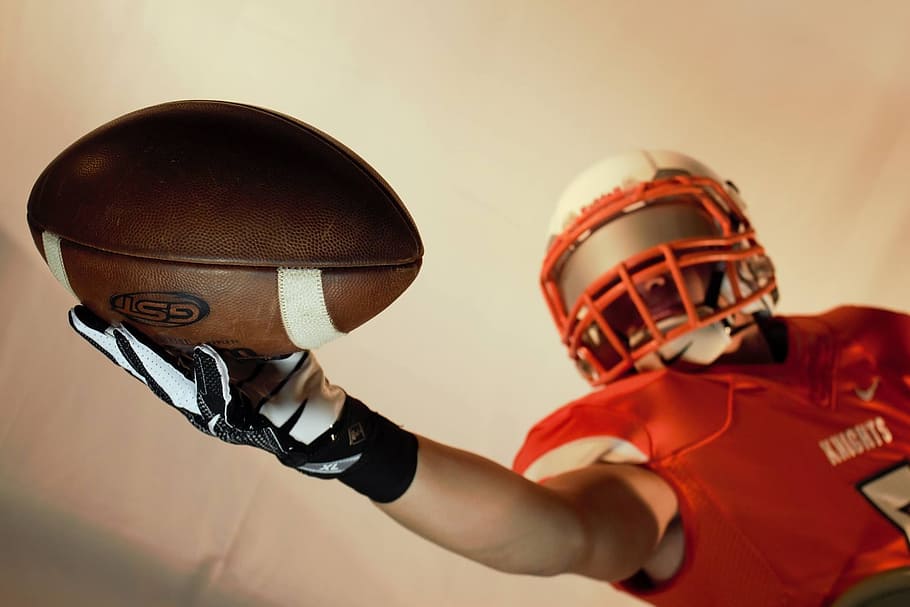 cool football catches wallpaper 0038