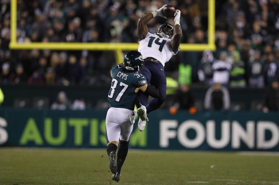 cool football catches wallpaper 0039