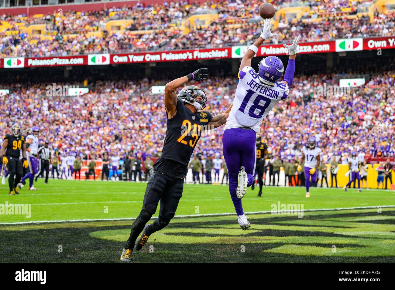 cool football catches wallpaper 0040