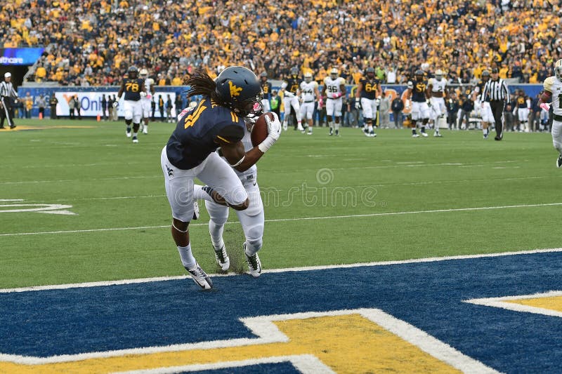 cool football catches wallpaper 0043
