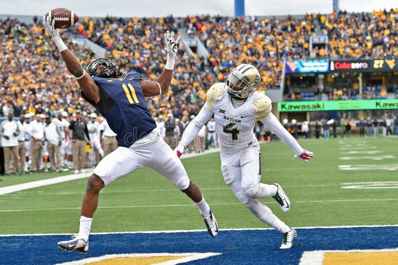 cool football catches wallpaper 0047