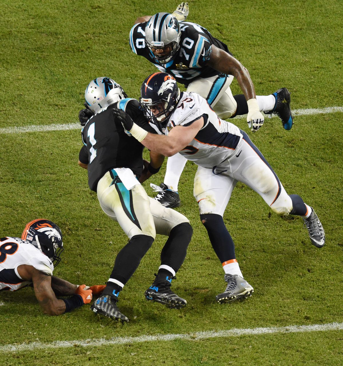 derek wolfe tom brady 0034