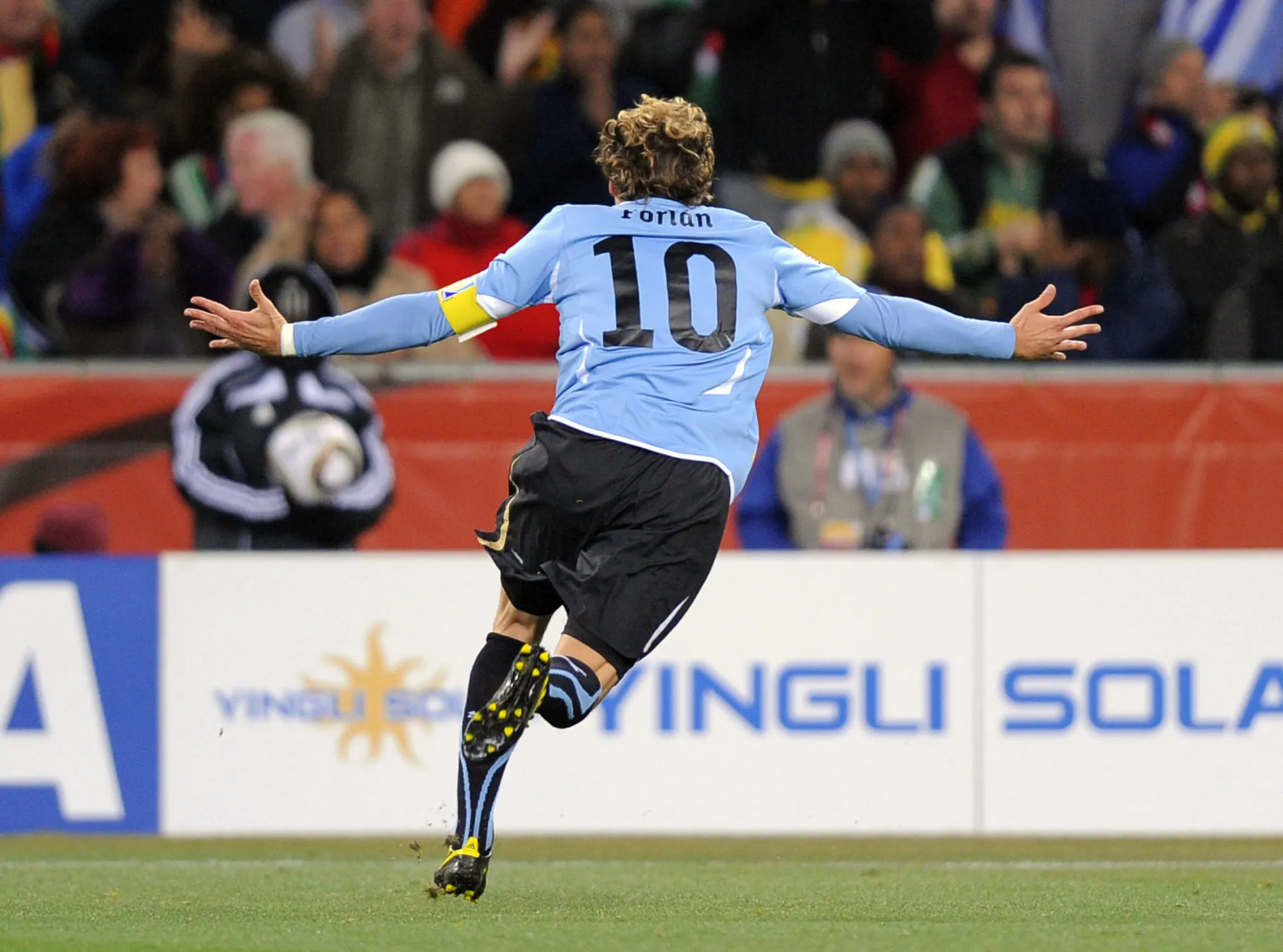 diego forlan 2010 0016