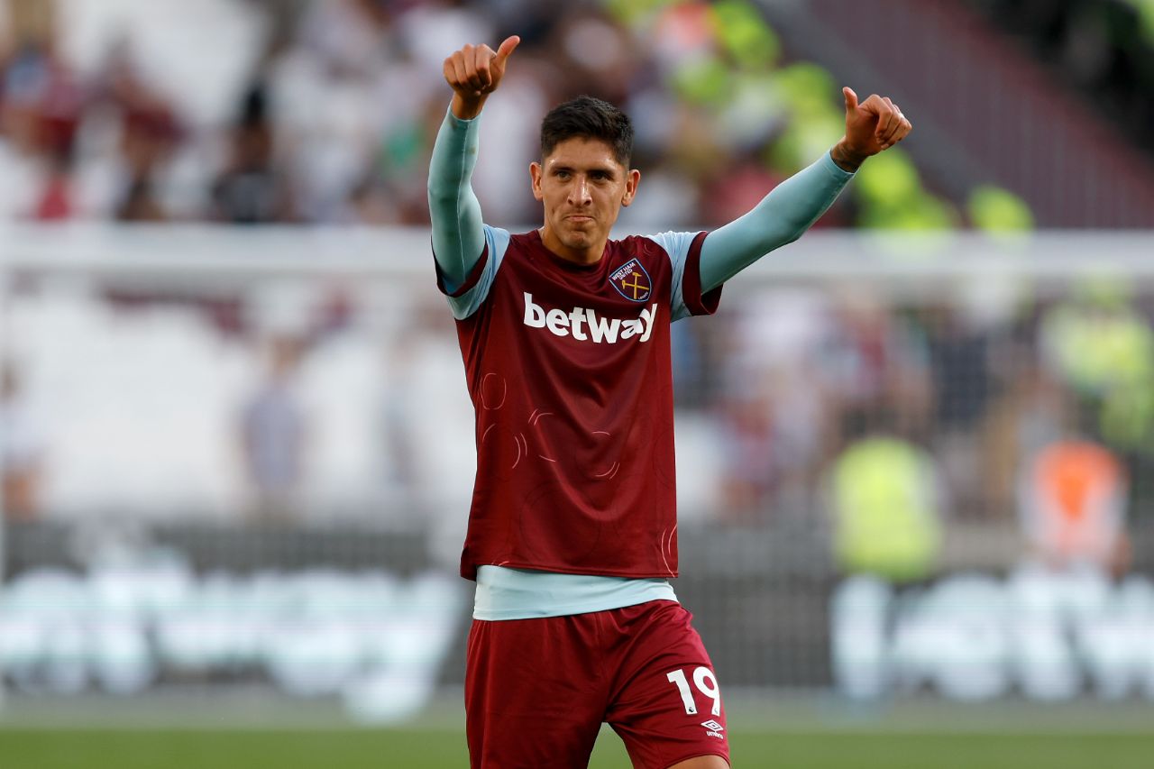 edson alvarez barcelona 0011