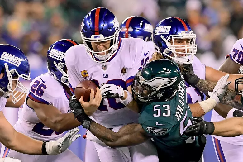 Eli Manning vs Eagles fan reactions.