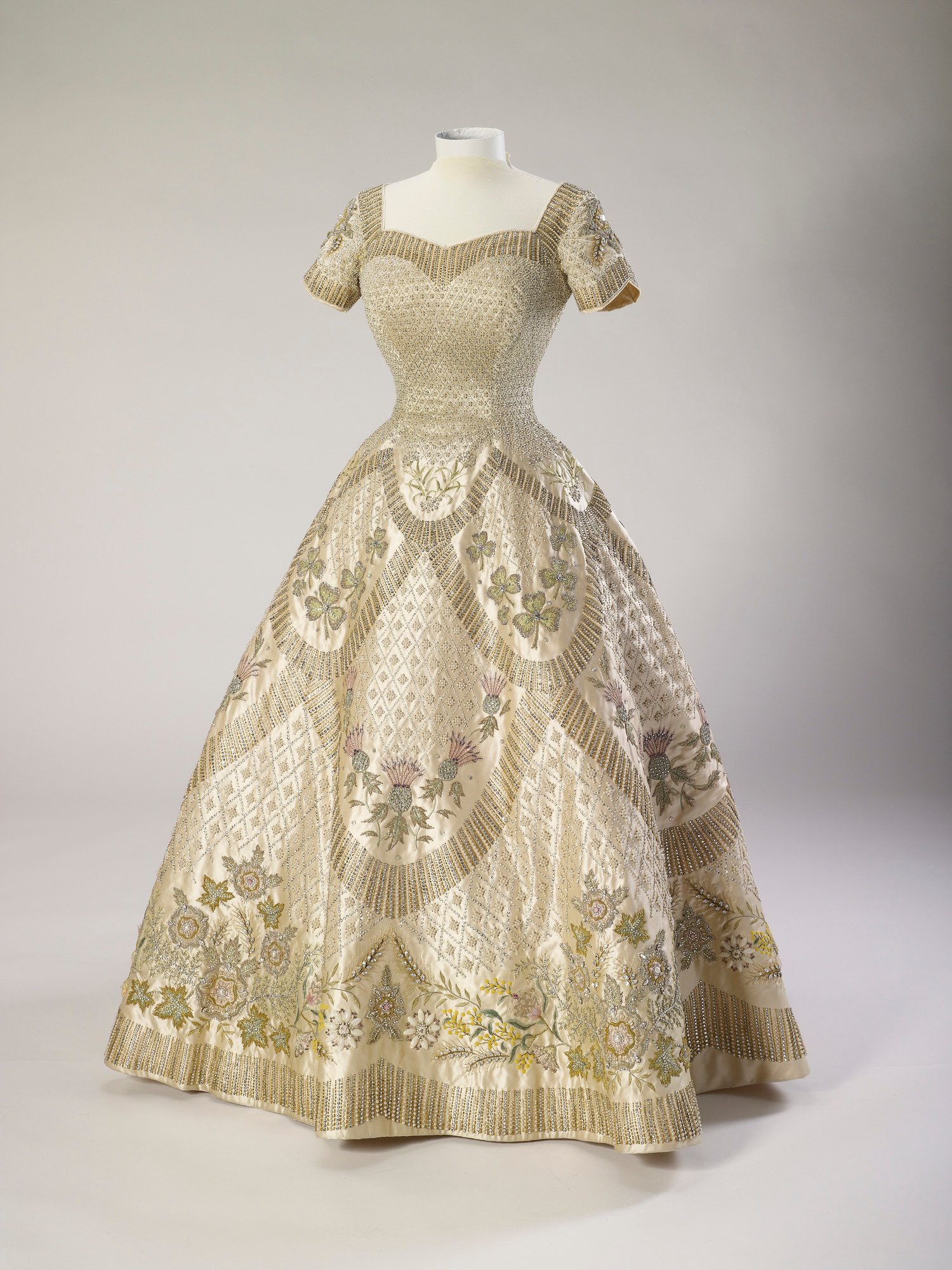 Elizabeth II dress design