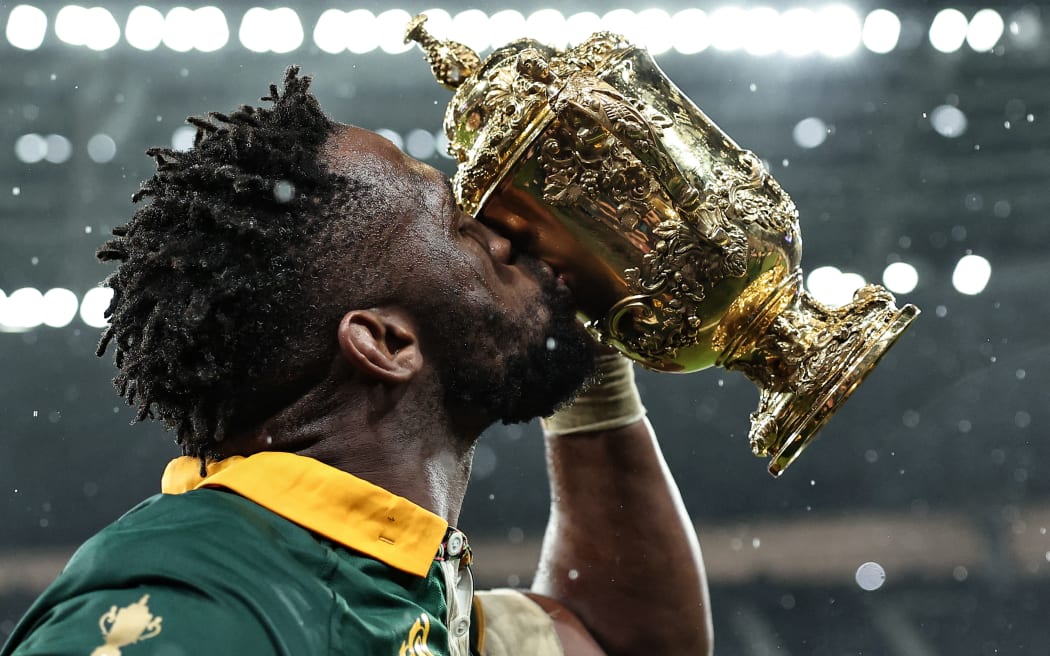 ellis cup 0015