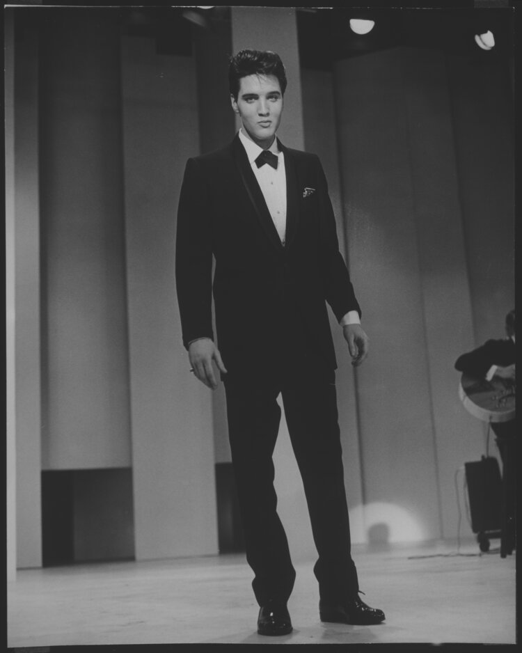 elvis in a suit 0013