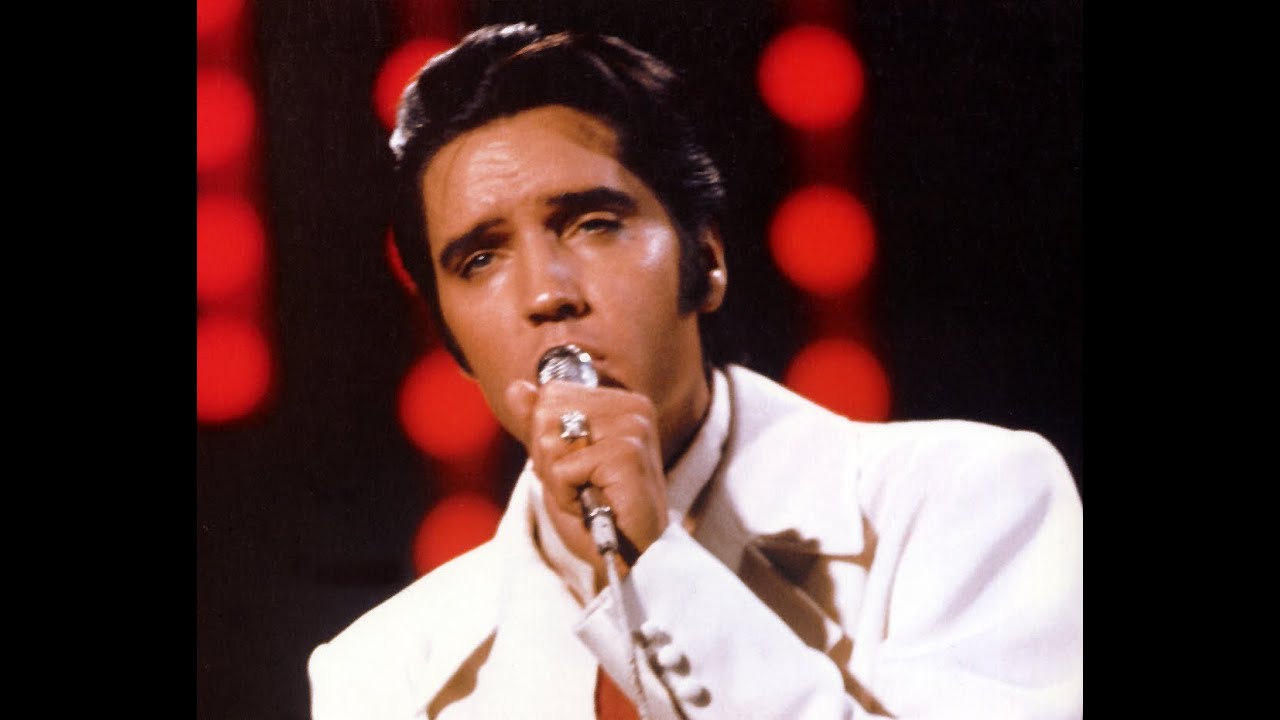 elvis in a suit 0014