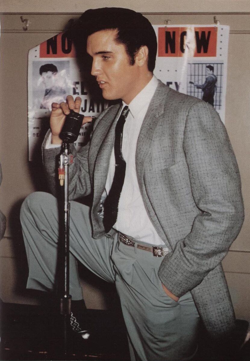 elvis in a suit 0020