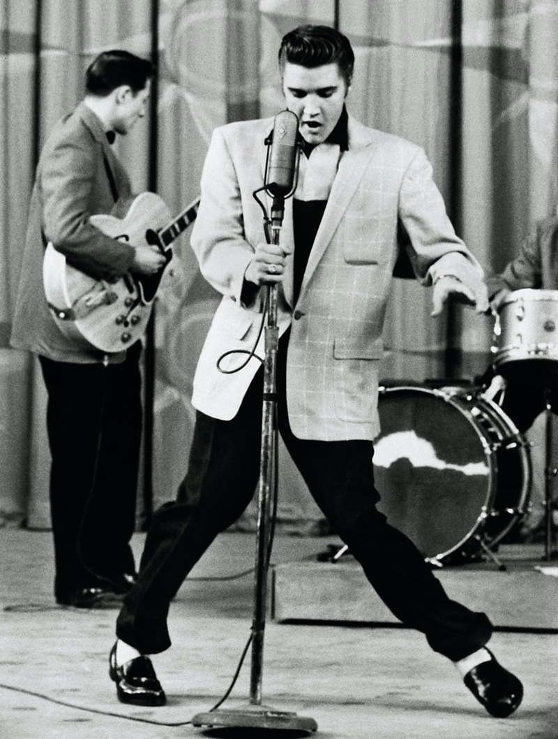 elvis in a suit 0031