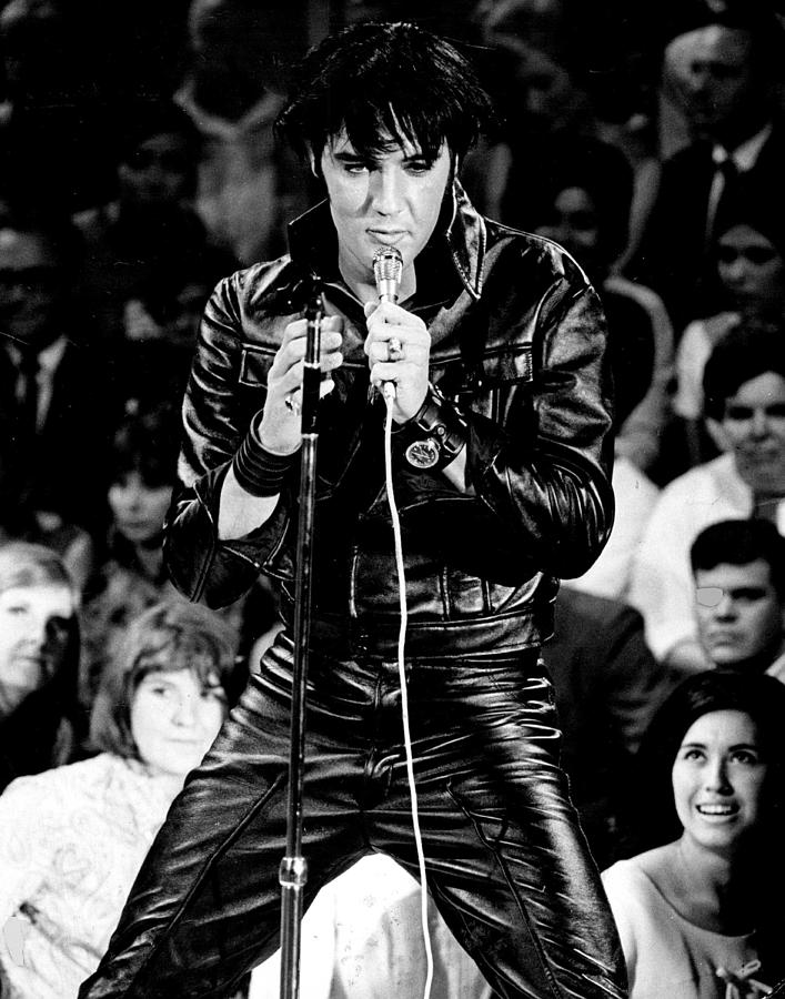 elvis in a suit 0032