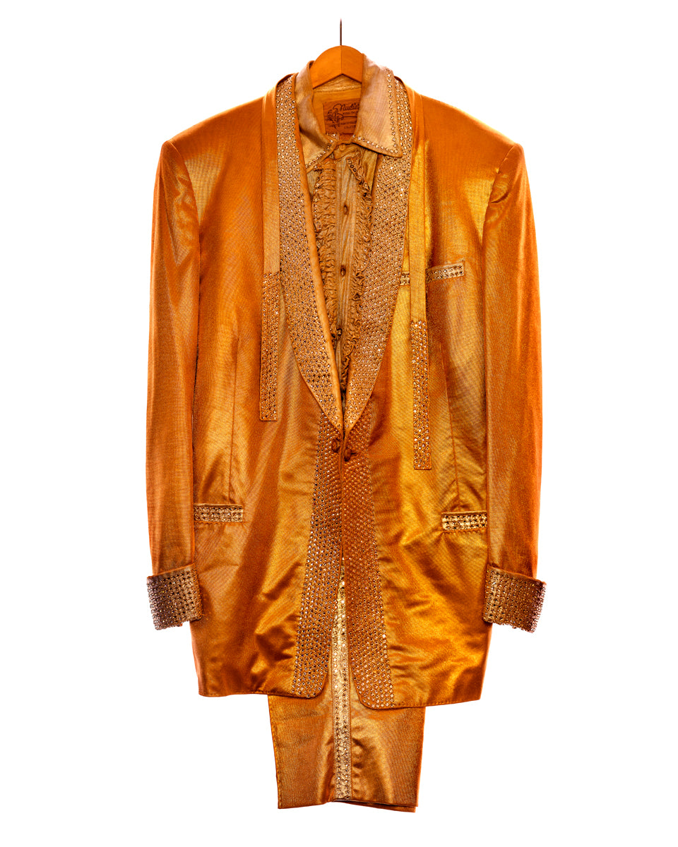 elvis in a suit 0037