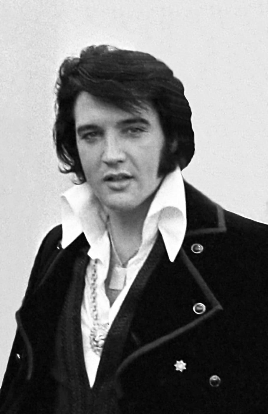 elvis in a suit 0038