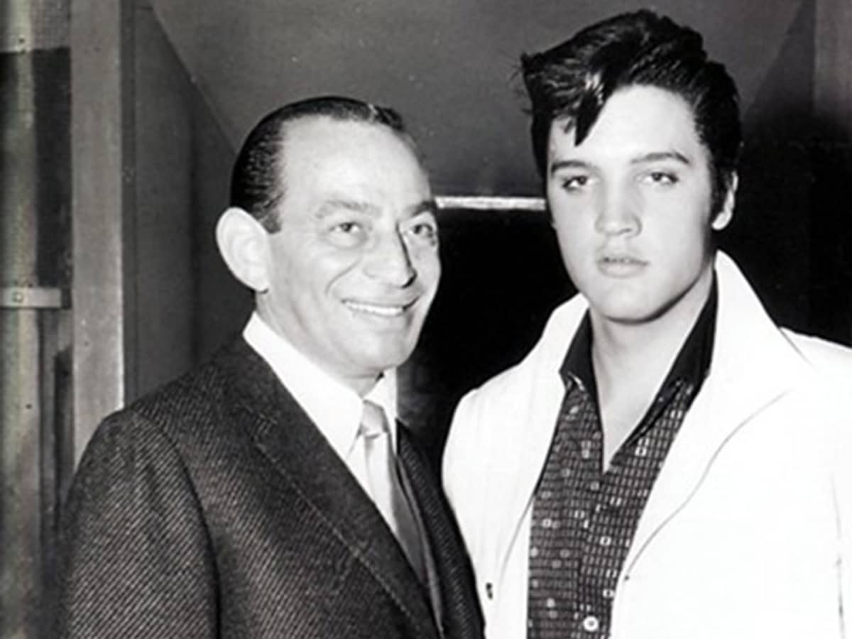 elvis in a suit 0039