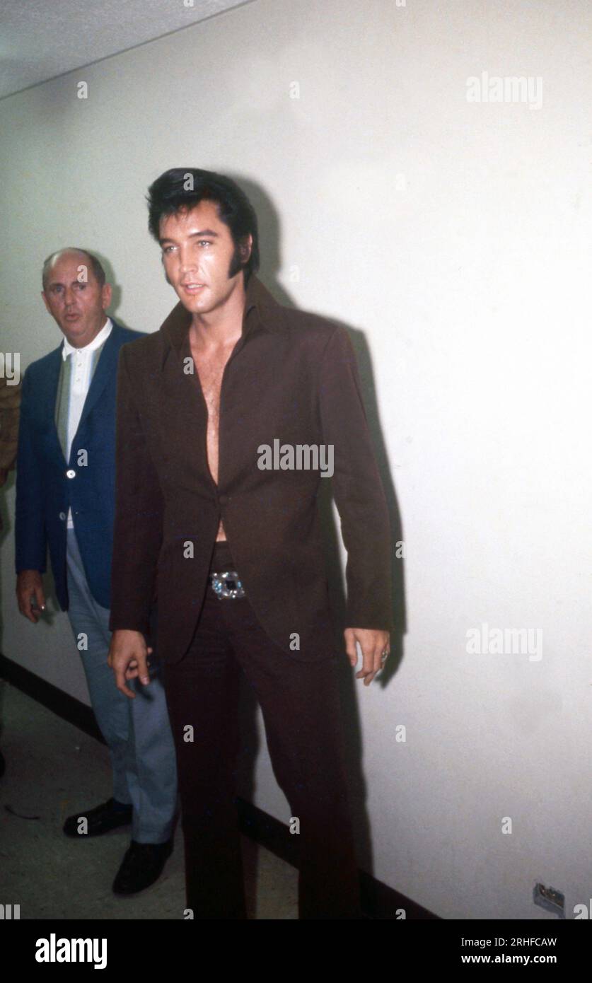 elvis in black suit 0017