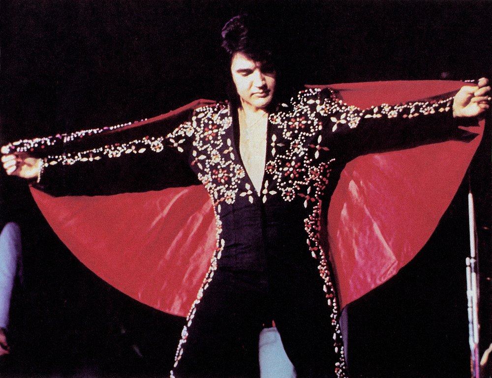 elvis in black suit 0019