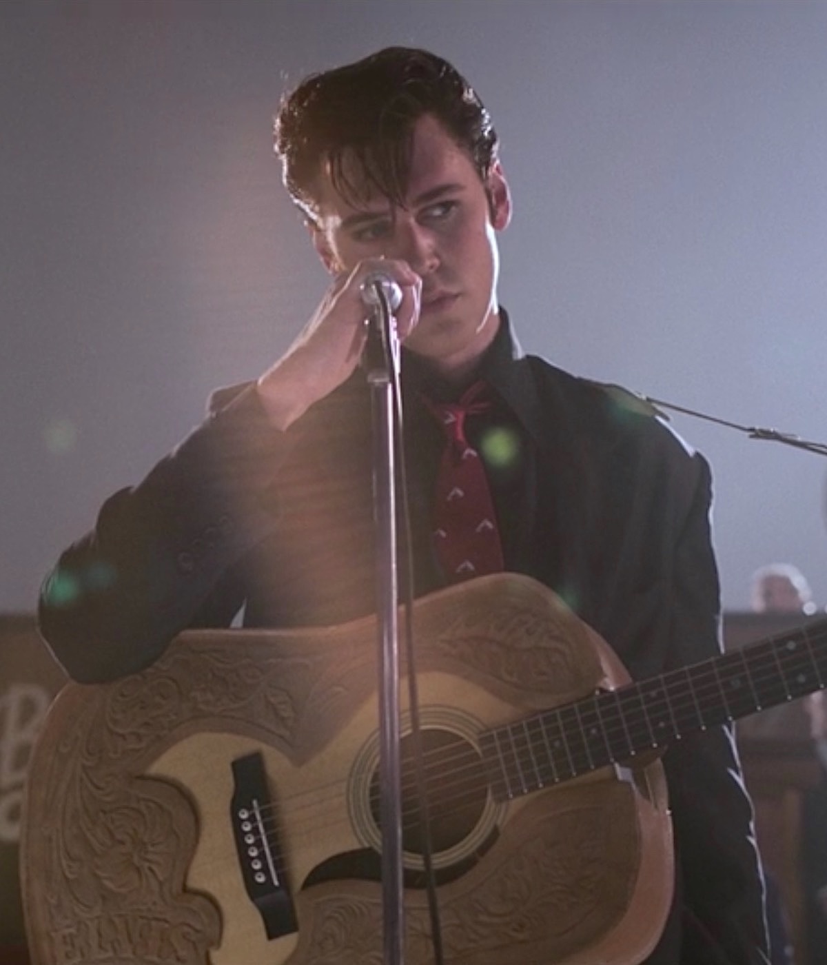 elvis in black suit 0022