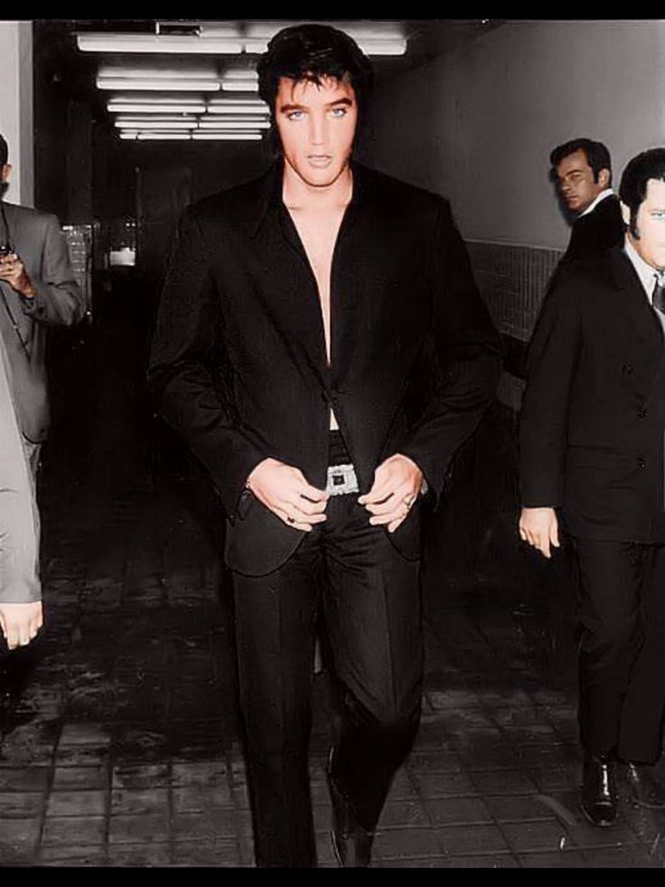 elvis in black suit 0042