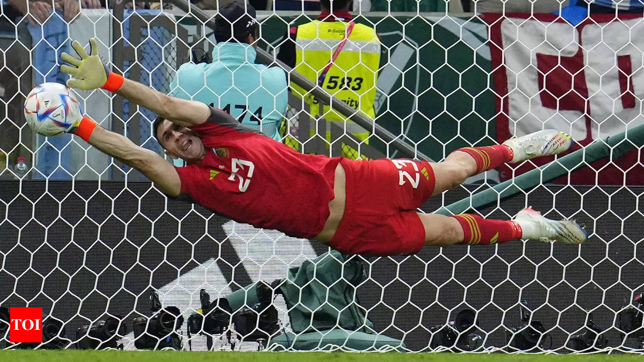 emi martinez save world cup final 0010