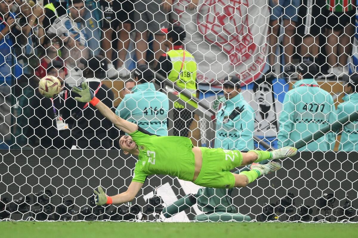 emi martinez save world cup final 0014