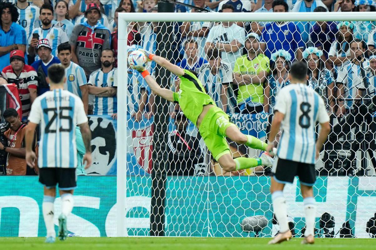 emi martinez save world cup final 0023