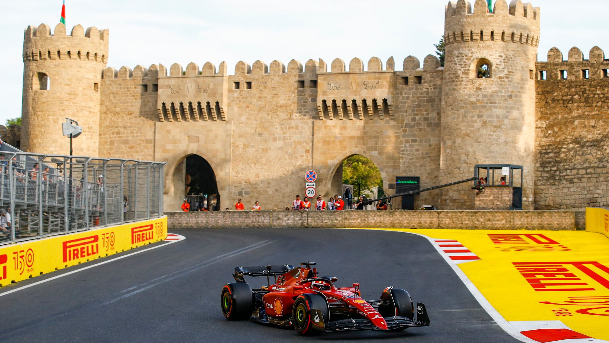 f1 grid baku 0027