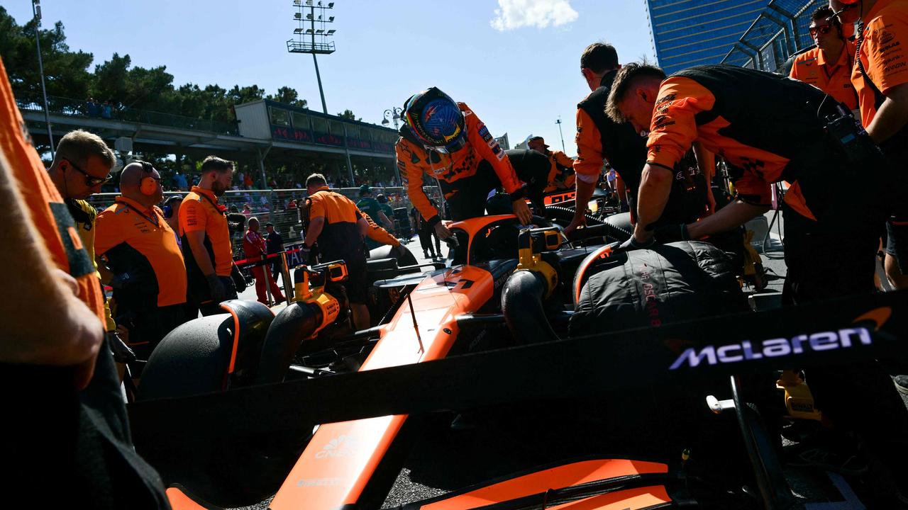f1 grid baku 0047