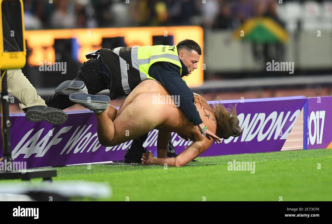 famous streaker 0013