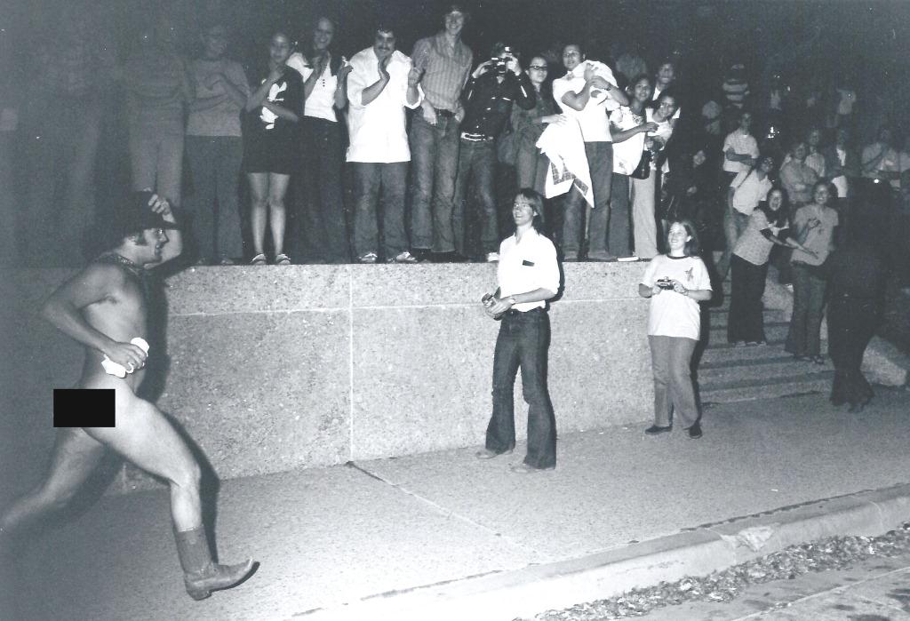 famous streaker 0037