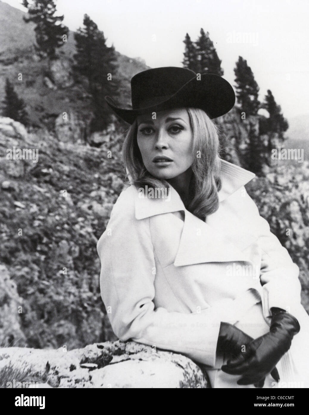 faye dunaway 1968 0024