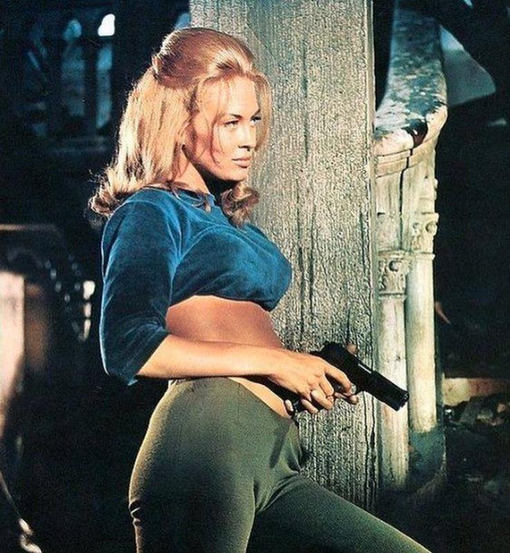 Faye Dunaway biography