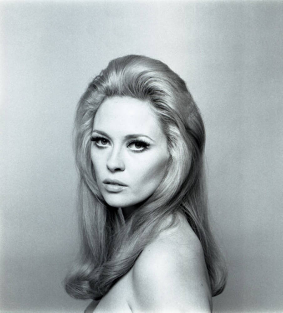 Faye Dunaway red carpet