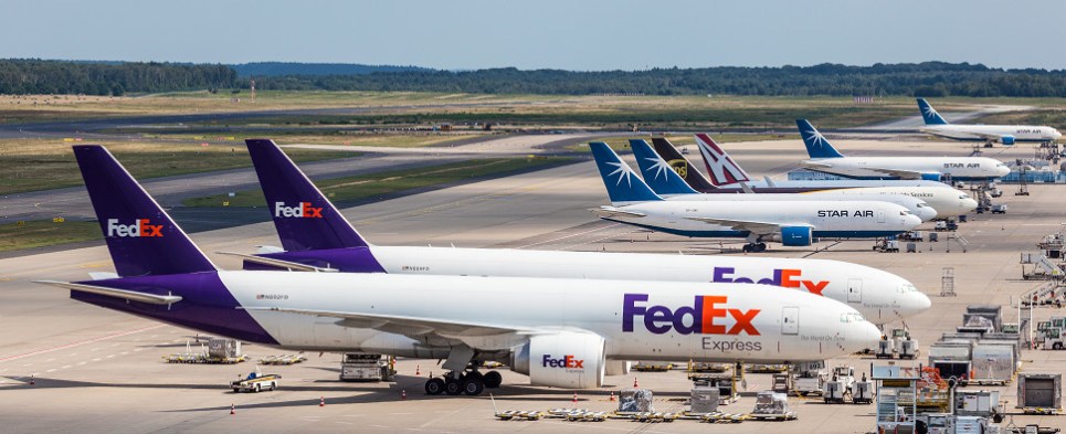 FedEx holiday shipping Norway