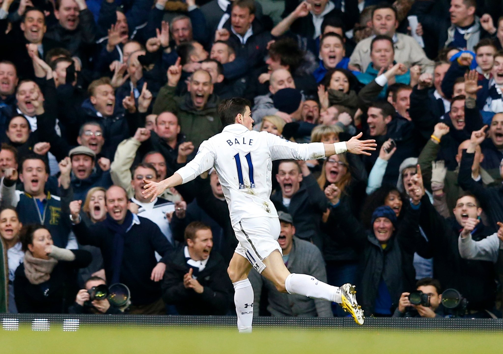 gareth bale heart celebration 0032