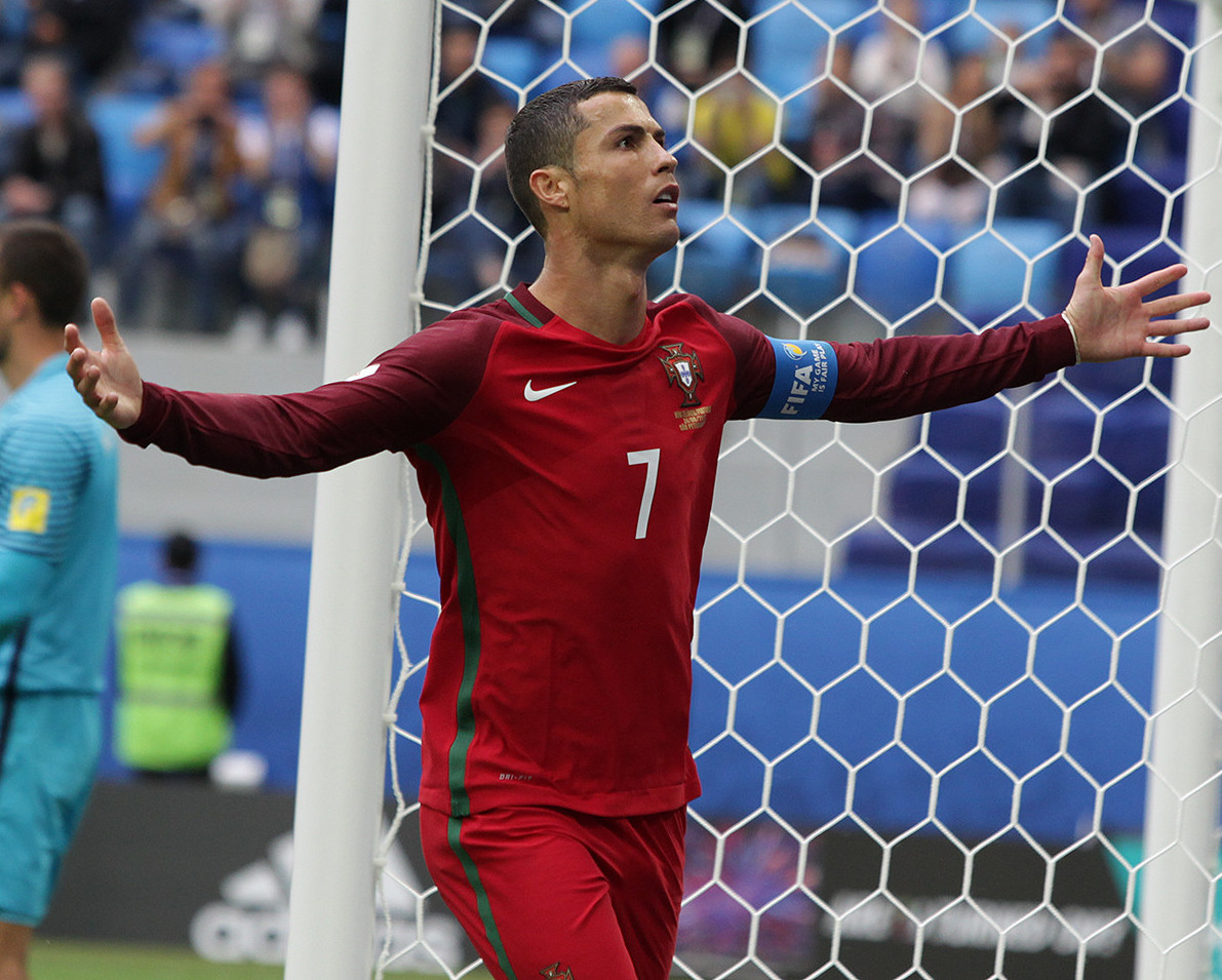 gareth bale heart celebration 0079
