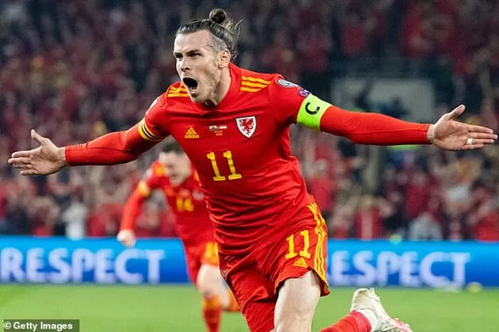 gareth bale heart celebration 0088