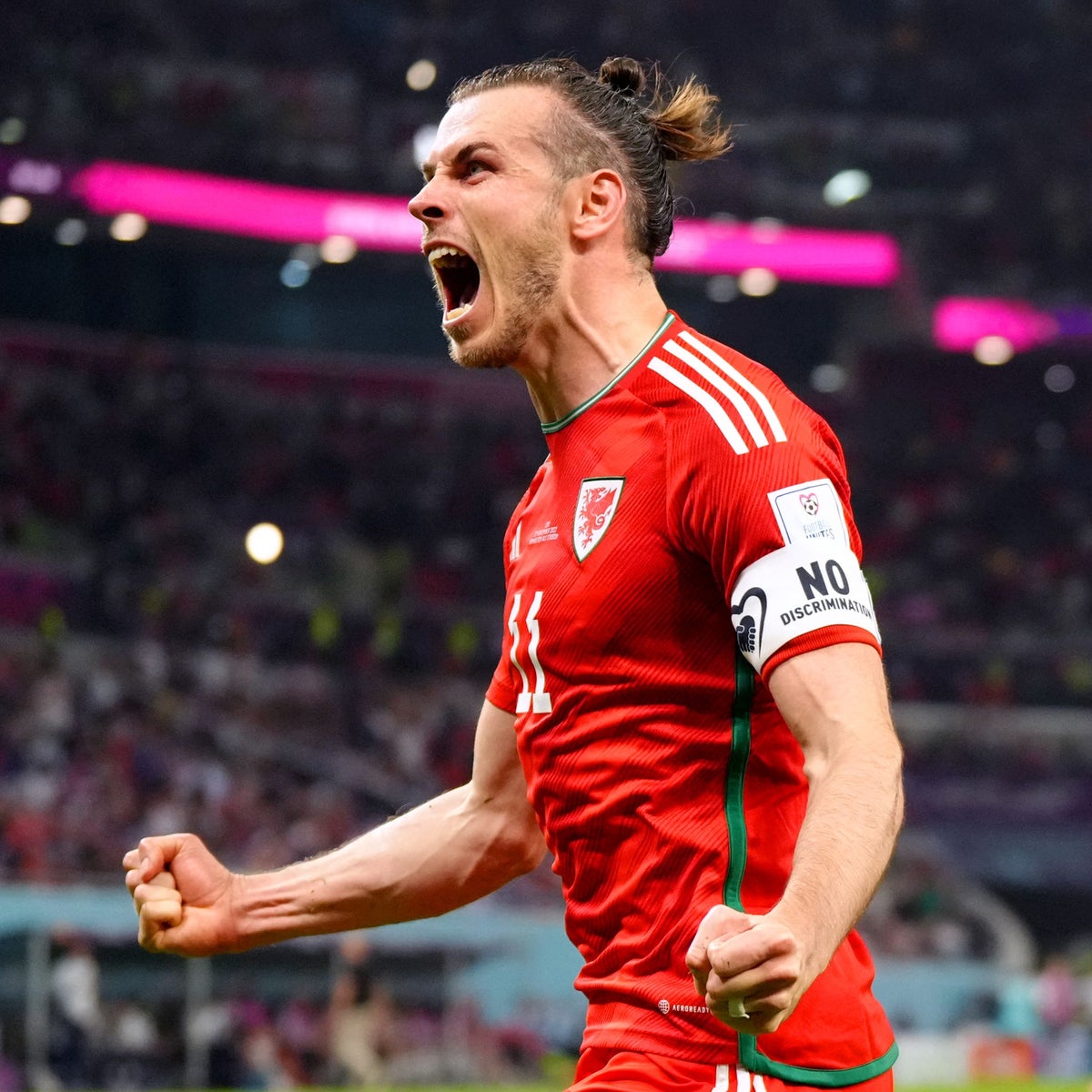 gareth bale heart celebration 0089
